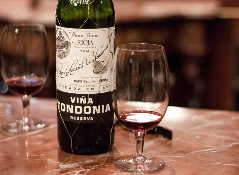 De la viña a la mesa: cómo maridar los vinos de Rioja con la cocina que los vio nacer